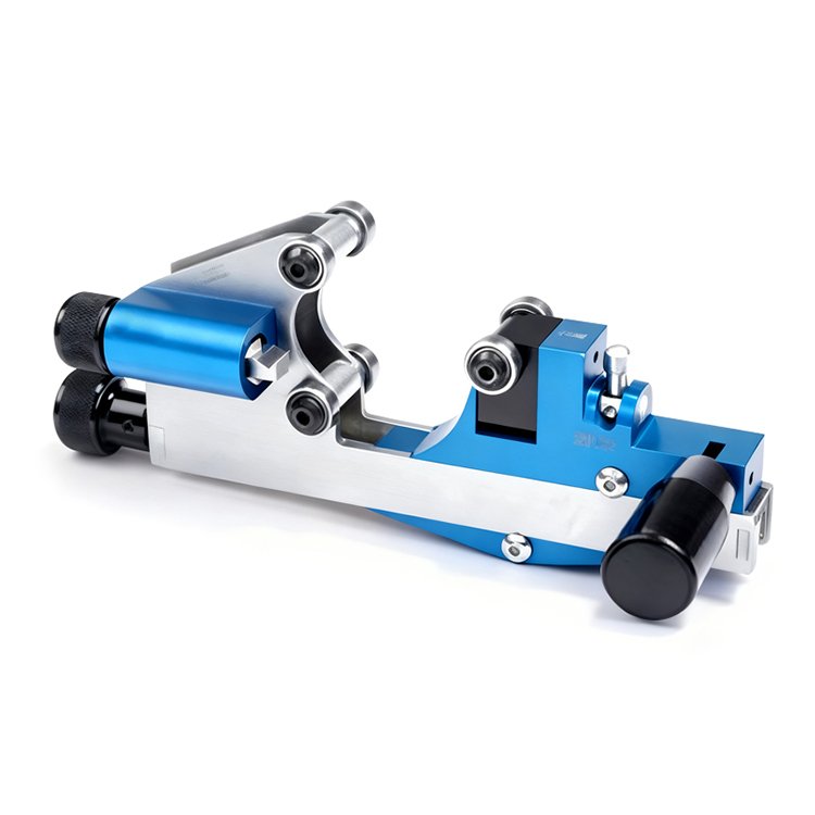 Cable stripper tool for medium voltage power cable preparation